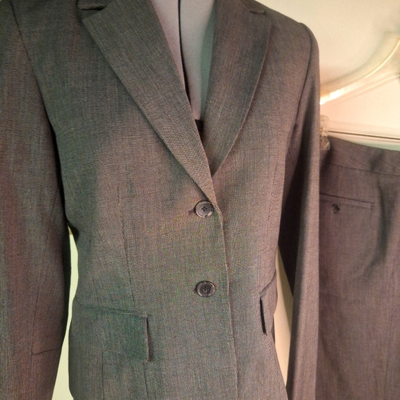 Raffaella Petites Dark Grey Two Piece Suit Size 6 p - Picture 2 of 7